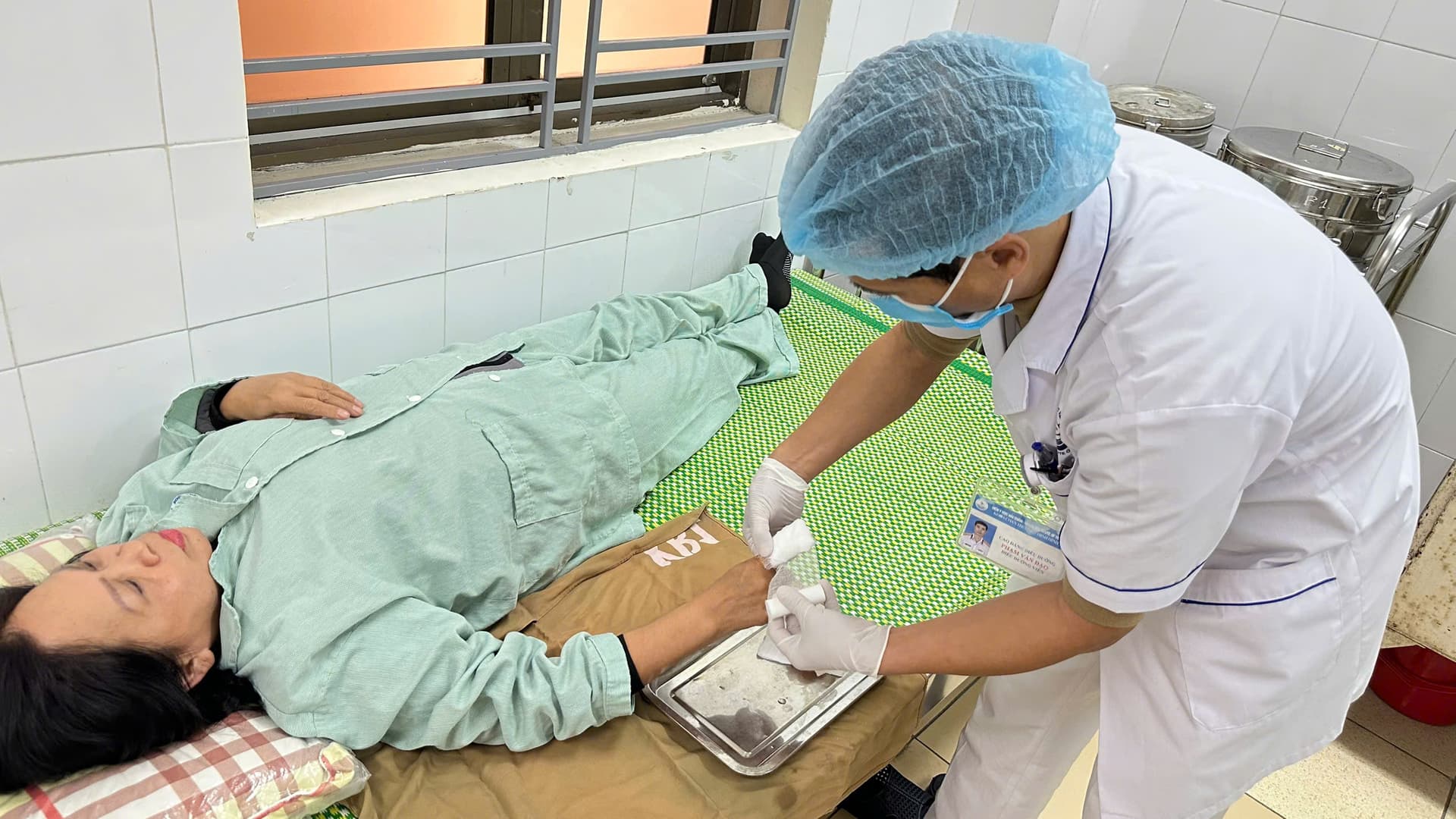 "Chiến sĩ áo trắng" tận tâm với nghề