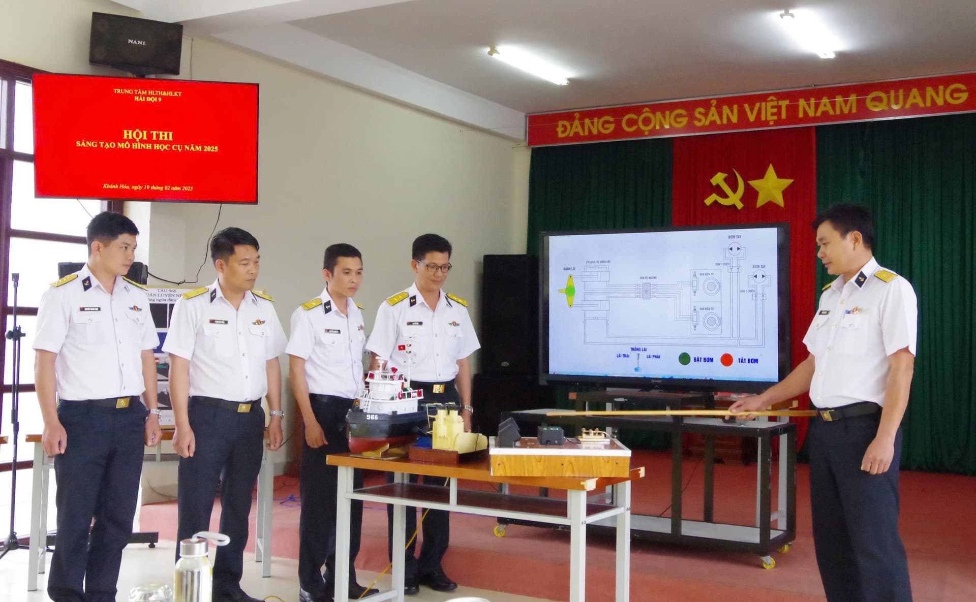 Hội thi sáng tạo mô hình học cụ ở Học viện Hải quân