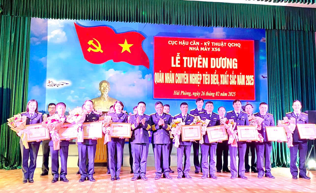 Nhiều quân nhân chuyên nghiệp tiêu biểu xuất sắc được tôn vinh