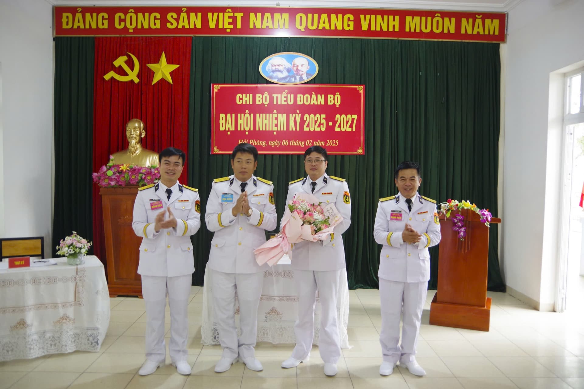 Đảng ủy Tiểu đoàn 158 chỉ đạo chi bộ đại hội làm trước