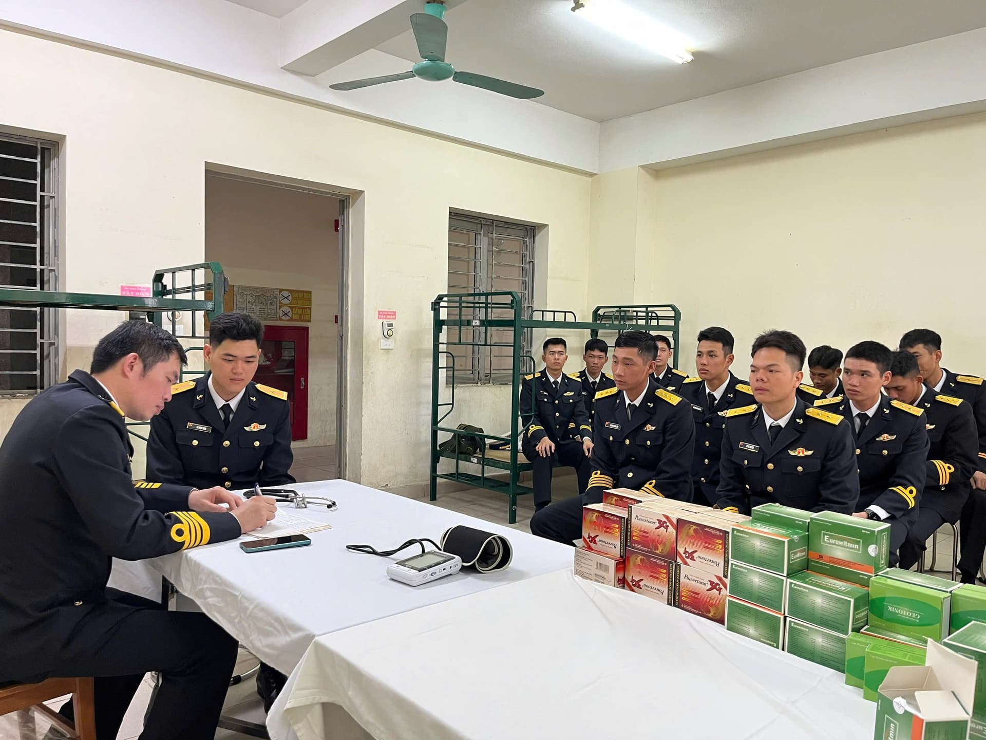 Kiểm tra, khám sức khỏe cho lực lượng tham gia diễu binh, diễu hành