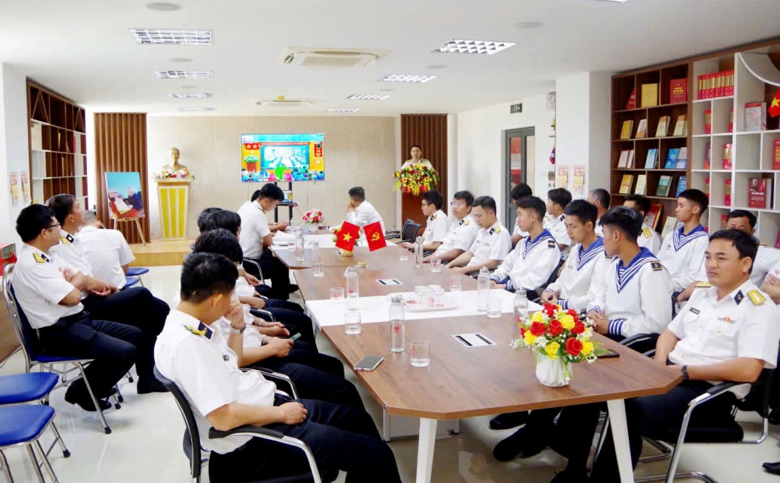 Thông tin về biển đảo cho đoàn viên thanh niên bằng hình thức trực tuyến