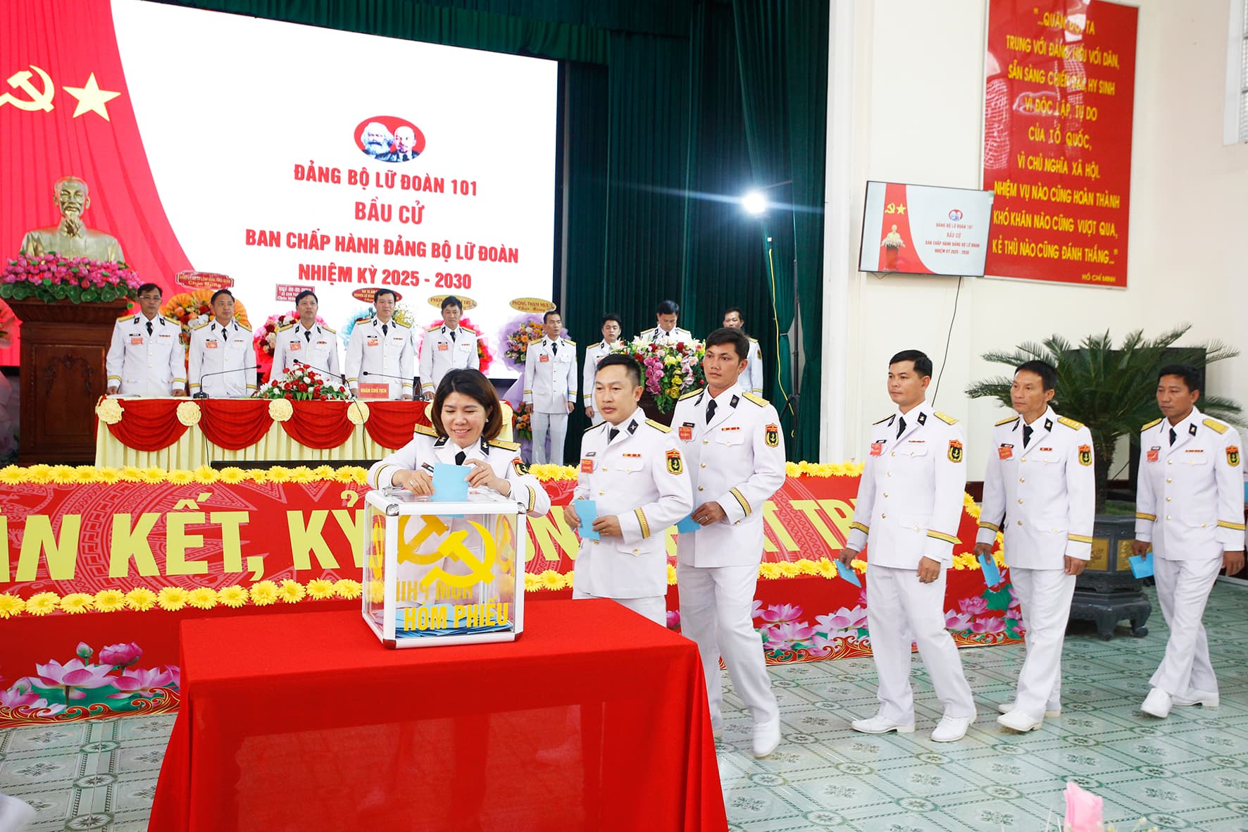 Đảng bộ Lữ đoàn 101: Lãnh đạo hoàn thành tốt nhiệm vụ huấn luyện, sẵn sàng chiến đấu