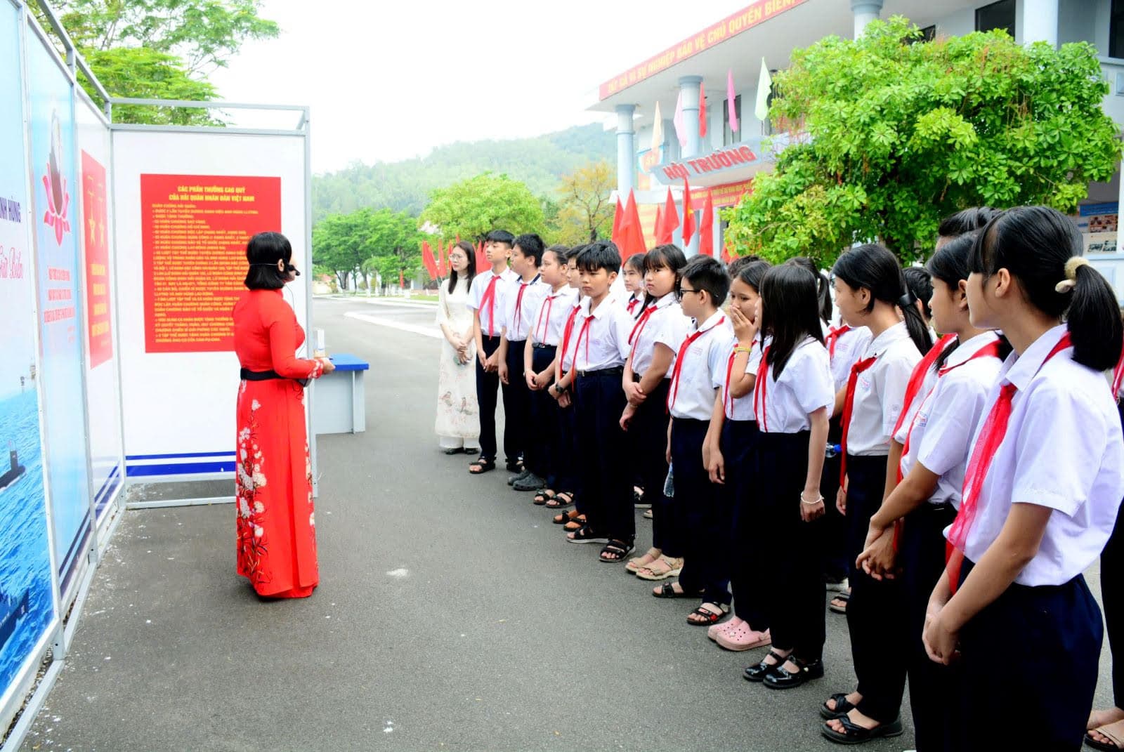 Vùng 3: Triển lãm "Hải quân nhân dân Việt Nam anh hùng - 70 năm hành trình giữ biển"