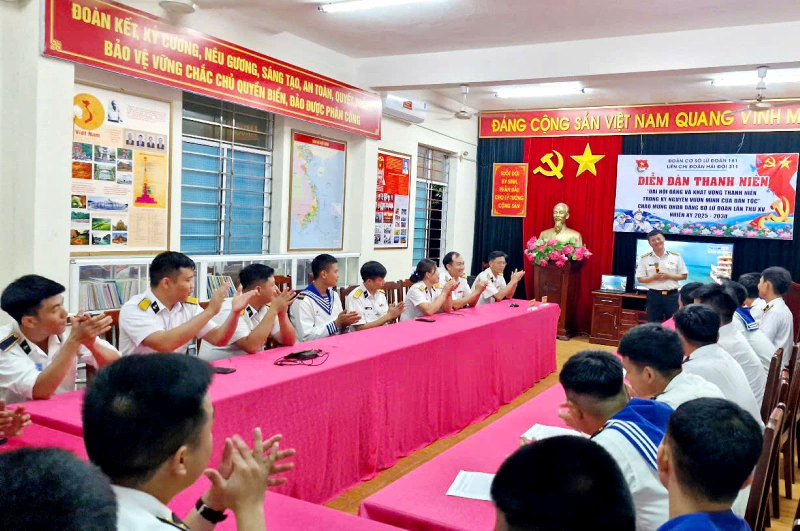 Lữ đoàn 161: Diễn đàn thanh niên chào mừng đại hội đảng các cấp