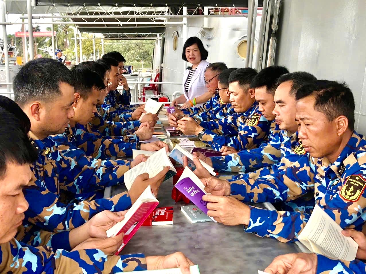 Lan toả giá trị của sách và văn hoá đọc cho cán bộ, chiến sĩ