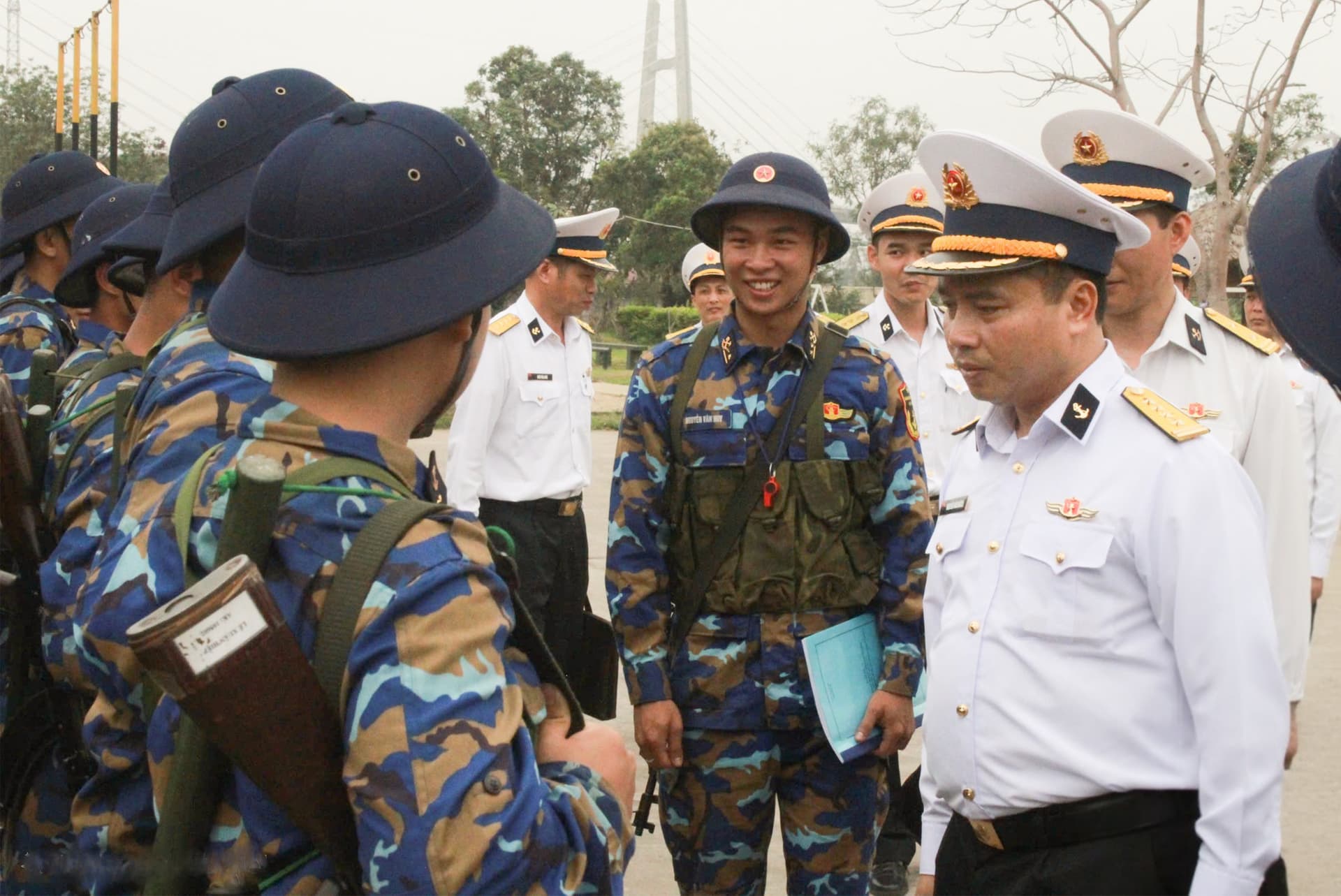 Thủ trưởng Bộ Tư lệnh Hải quân kiểm tra công tác huấn luyện chiến sĩ mới tại Lữ đoàn 131