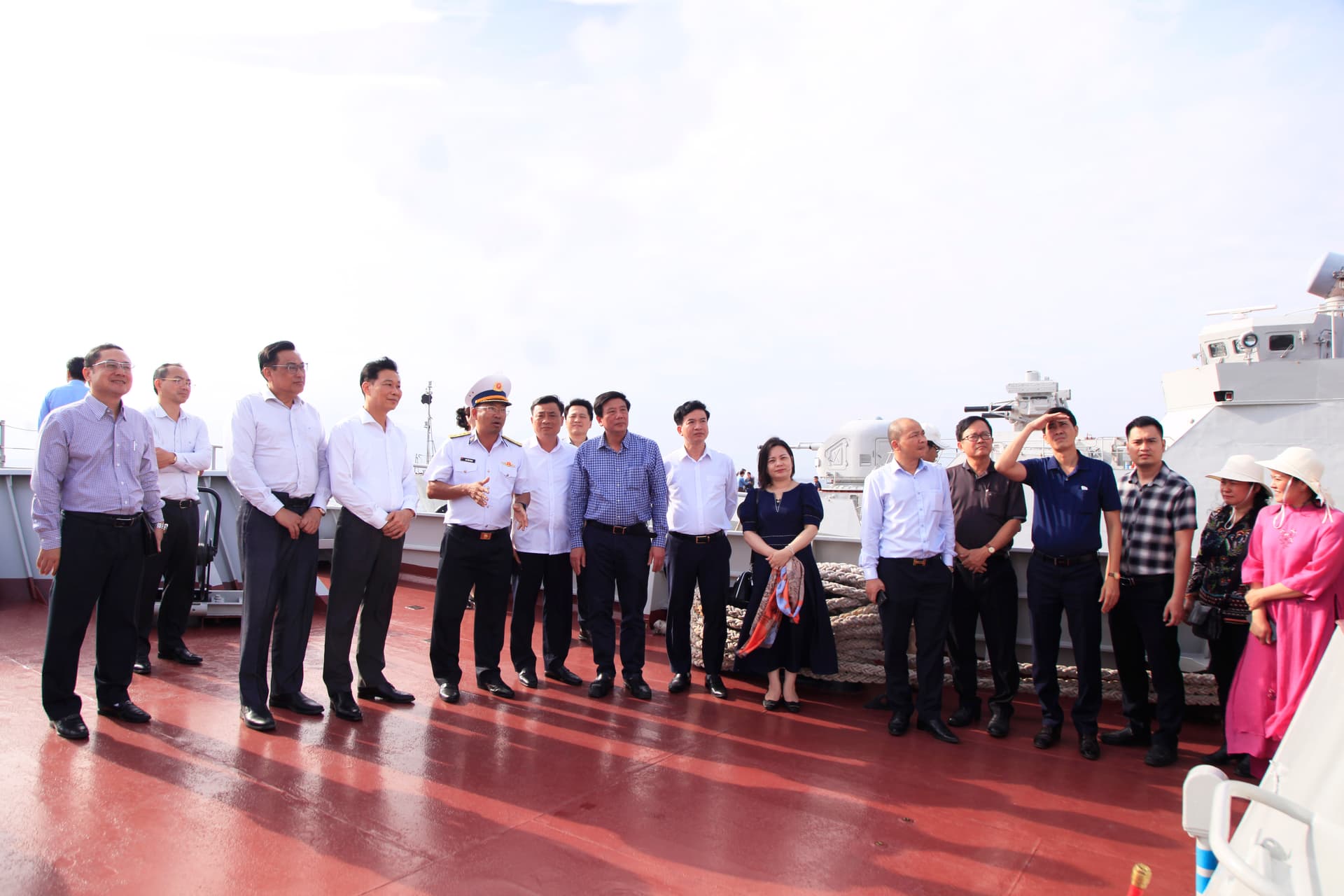 Đoàn đại biểu Trung ương và các tỉnh, thành thăm Vùng 4 Hải quân