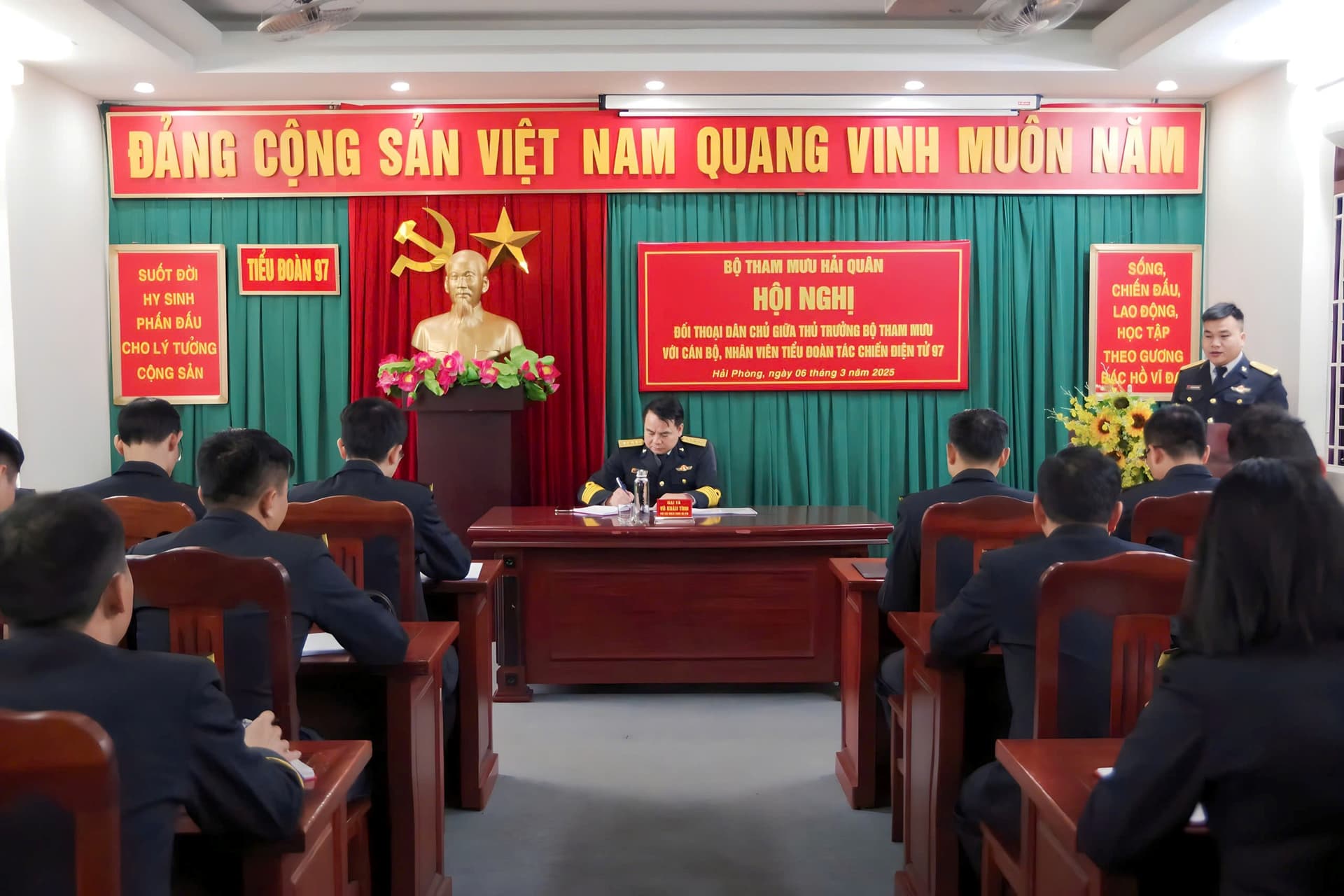Bộ Tham mưu đối thoại dân chủ với cán bộ, nhân viên Tiểu đoàn 97