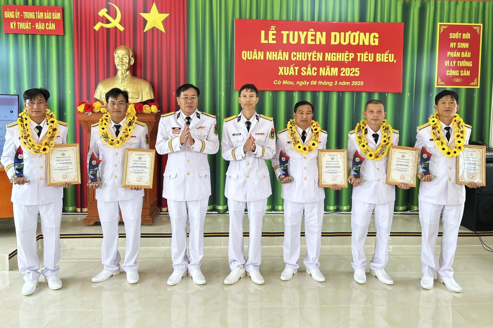 Trung tâm Bảo đảm Kỹ thuật - Hậu cần Vùng 5 tuyên dương quân nhân chuyên nghiệp tiêu biểu, xuất sắc