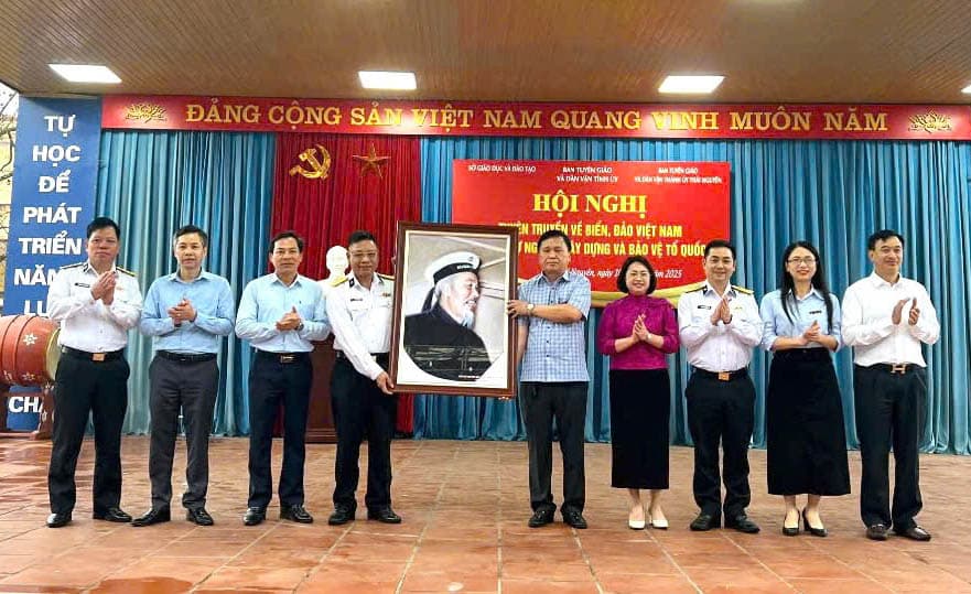 Nhà máy X56 tuyên truyền biển đảo và thu hút nguồn nhân lực tại Thái Nguyên