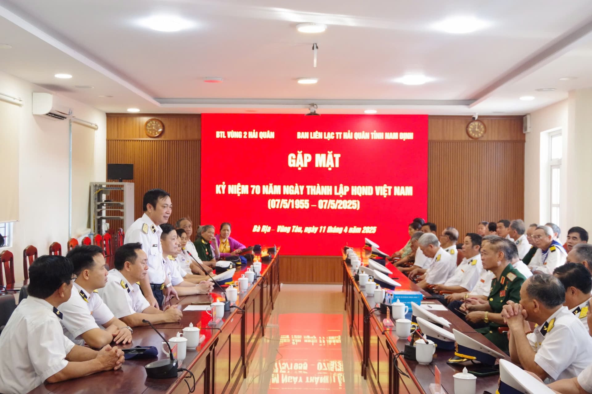 Ban liên lạc truyền thống Hải quân tỉnh Nam Định thăm Bộ Tư lệnh Vùng 2
