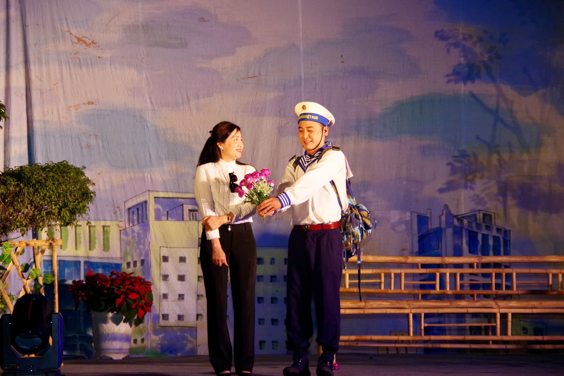 Nhà hát Nghệ thuật đương đại Hải Phòng biểu diễn phục vụ cán bộ, chiến sĩ Tiểu đoàn 158