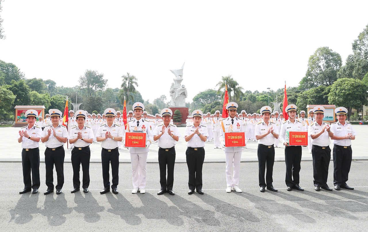 Tư lệnh Hải quân kiểm tra, động viên lực lượng luyện tập tham gia diễu binh, diễu hành