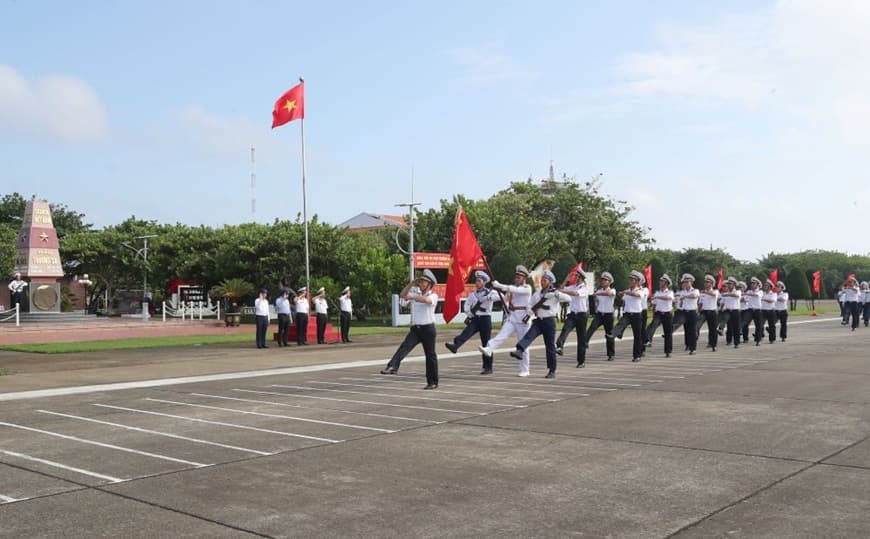 Vững vàng và nghĩa tình giữa trùng khơi Tổ quốc