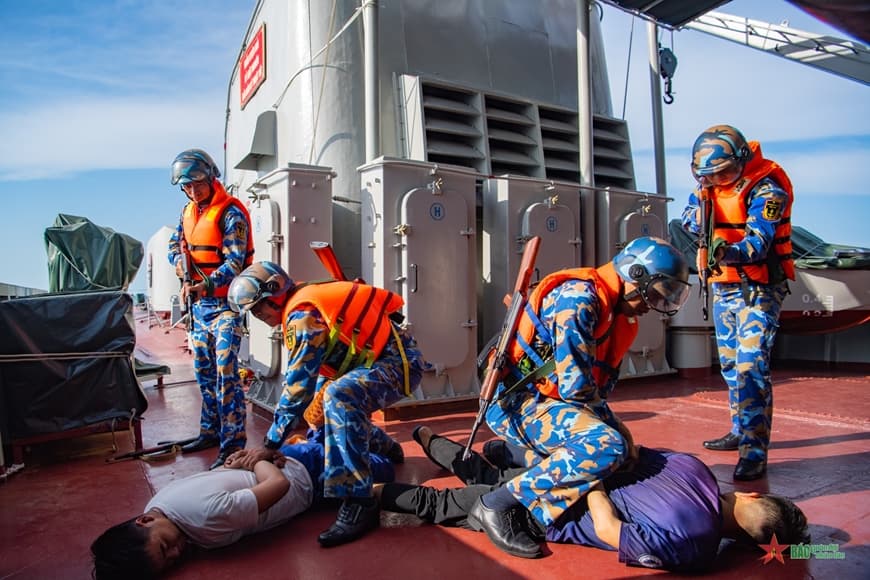 Chi tiết các tiêu chí, tiêu chuẩn mới để xét thăng quân hàm trước thời hạn