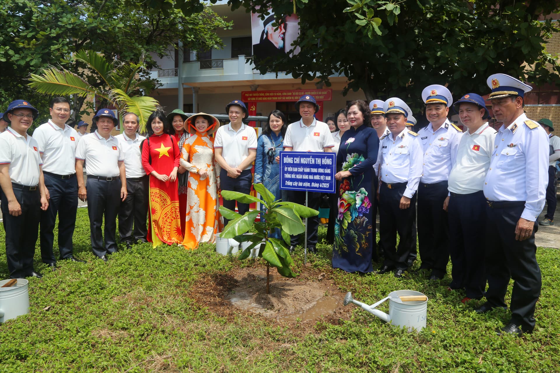 Đoàn công tác số 10 hoàn thành chuyến đi thăm, động viên quân dân huyện đảo Trường Sa và Nhà giàn DK1