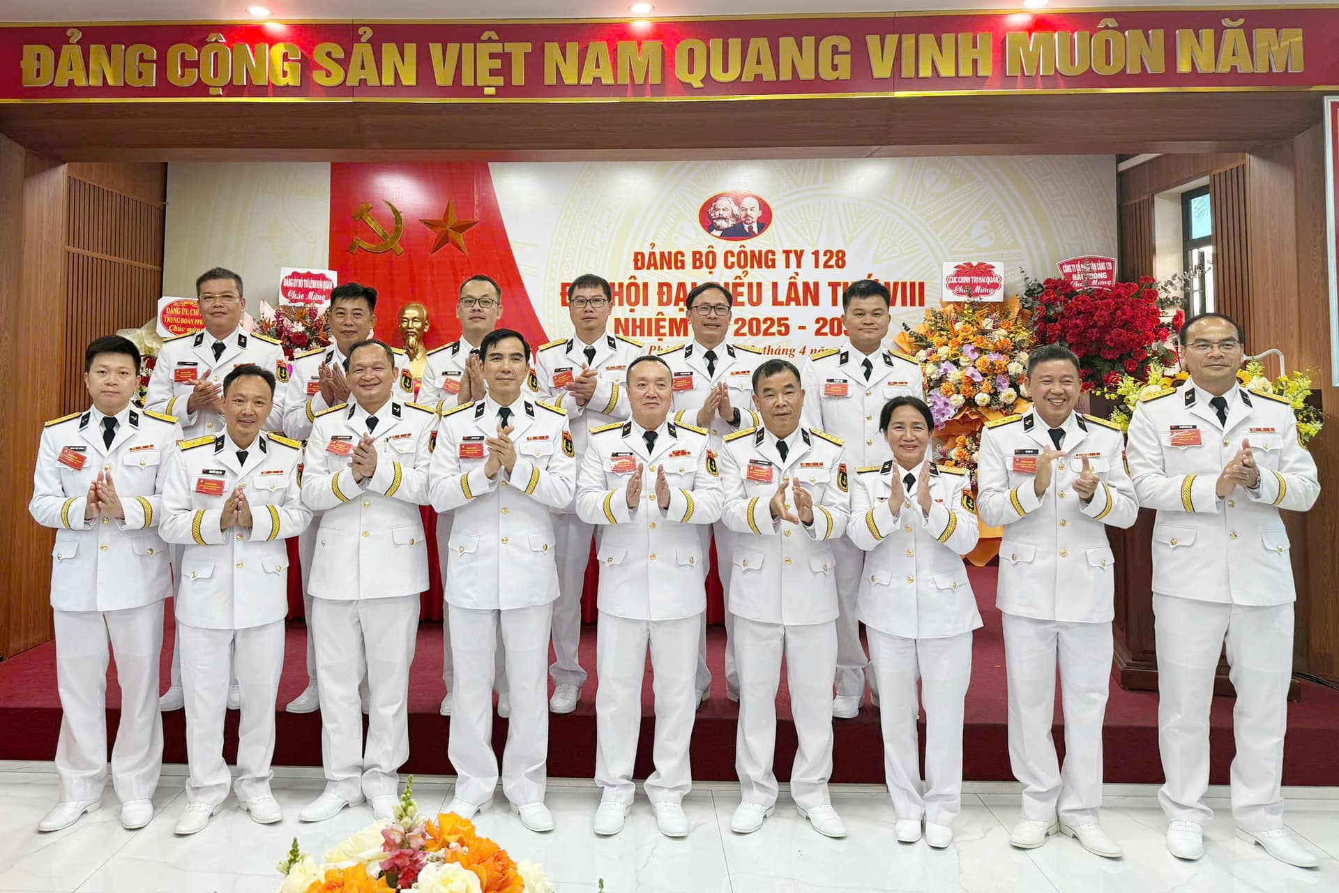 Chính uỷ Hải quân dự, chỉ đạo Đại hội Đảng bộ Công ty 128