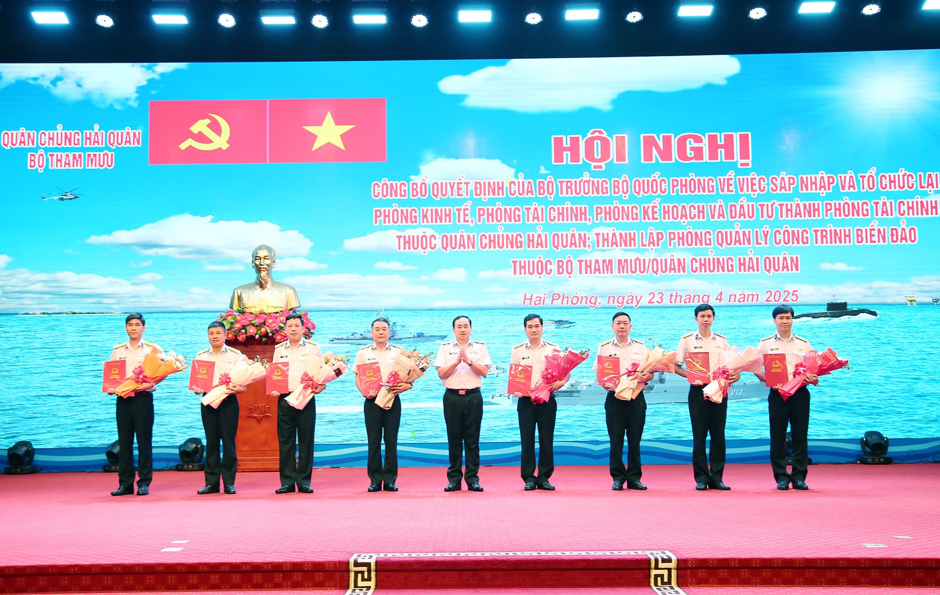 Quân chủng Hải quân: Công bố quyết định sáp nhập, tổ chức lại, thành lập một số phòng chức năng