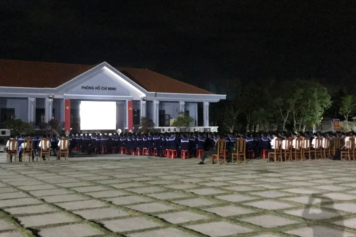 Vùng 5: Chiếu phim lưu động phục vụ cán bộ, chiến sĩ các đơn vị