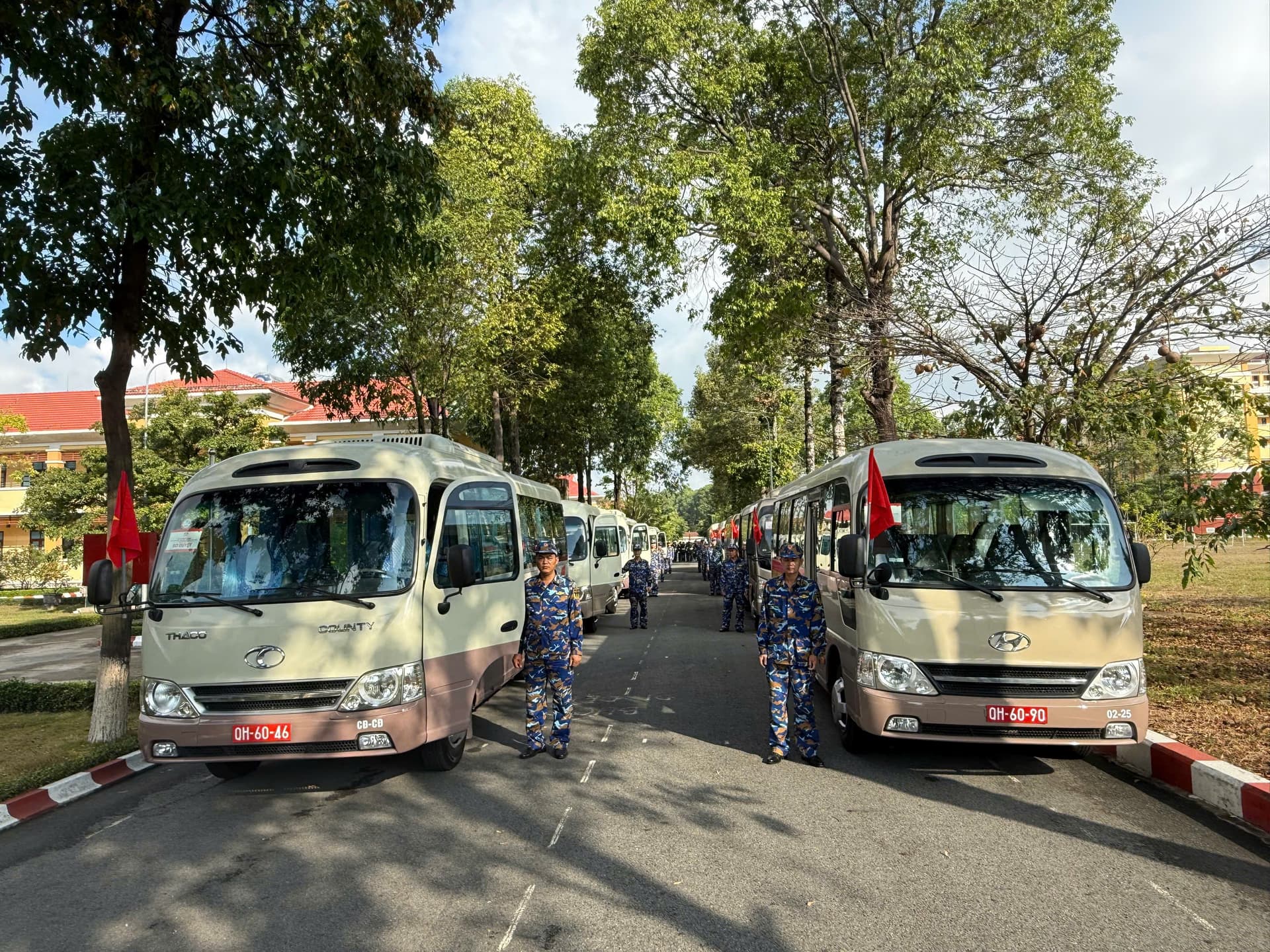 Tiếp thêm sức mạnh cho những người lính diễu binh, diễu hành