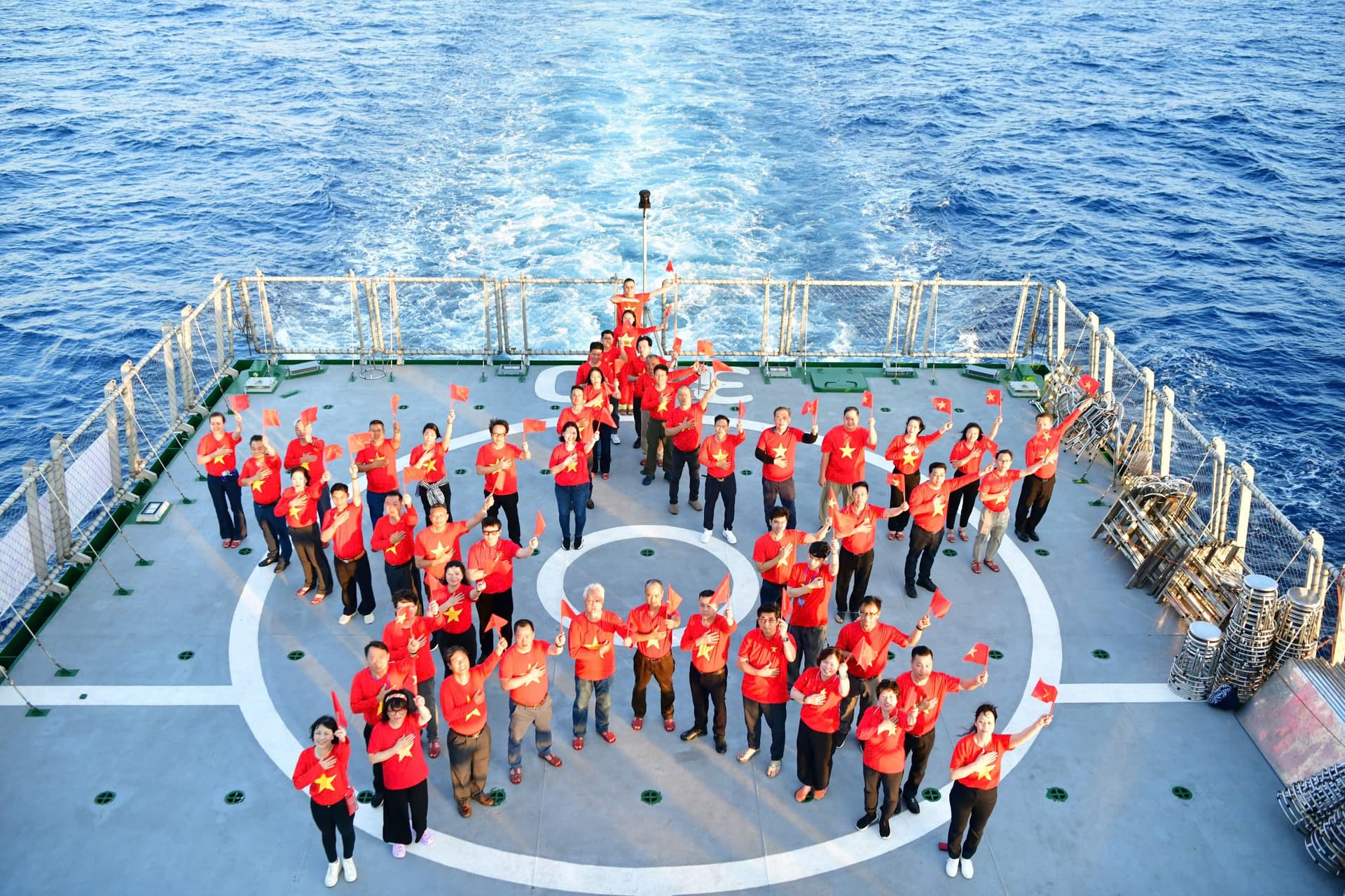 “Chuyến tàu đại đoàn kết” hoàn thành hải trình thăm Trường Sa và Nhà giàn DK1