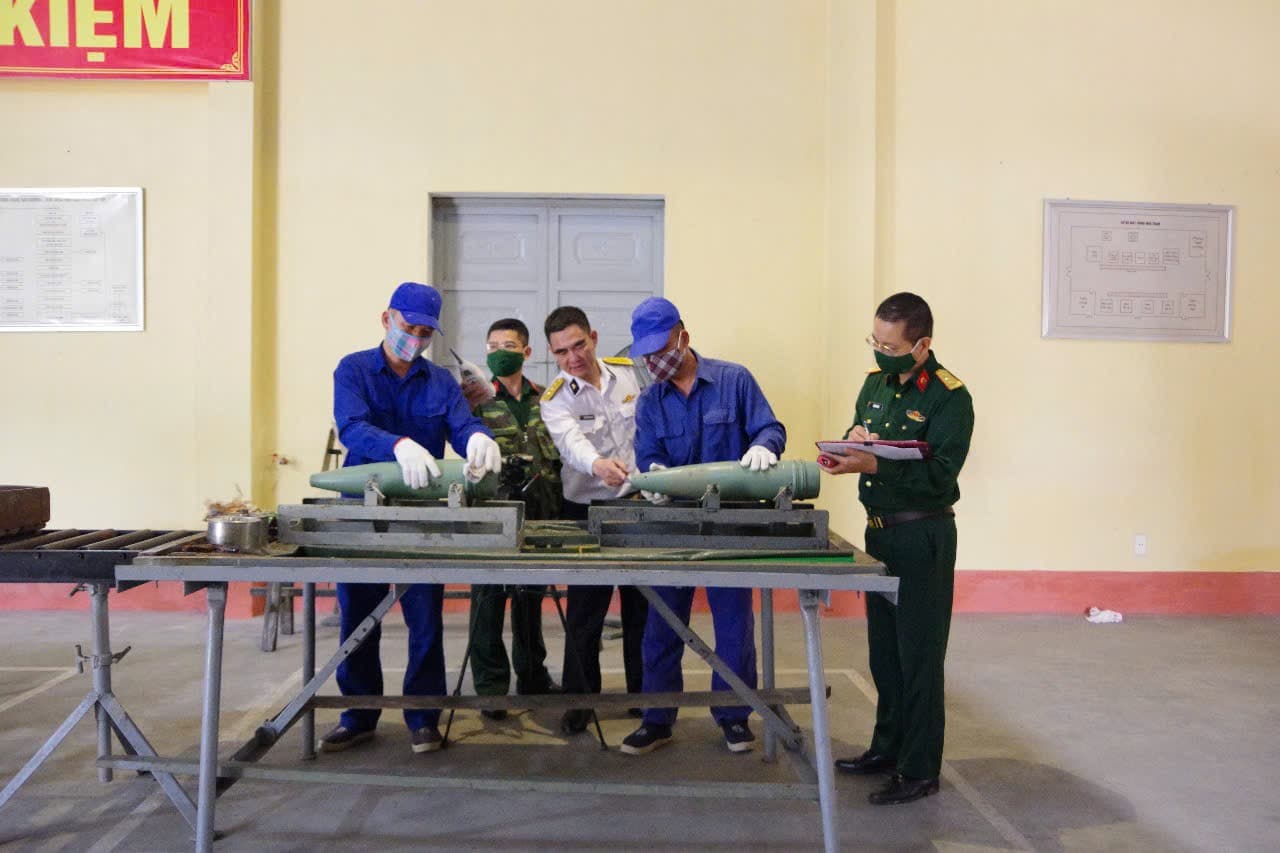 Quan trắc môi trường lao động và khám phát hiện bệnh nghề nghiệp cho quân nhân Kho 703