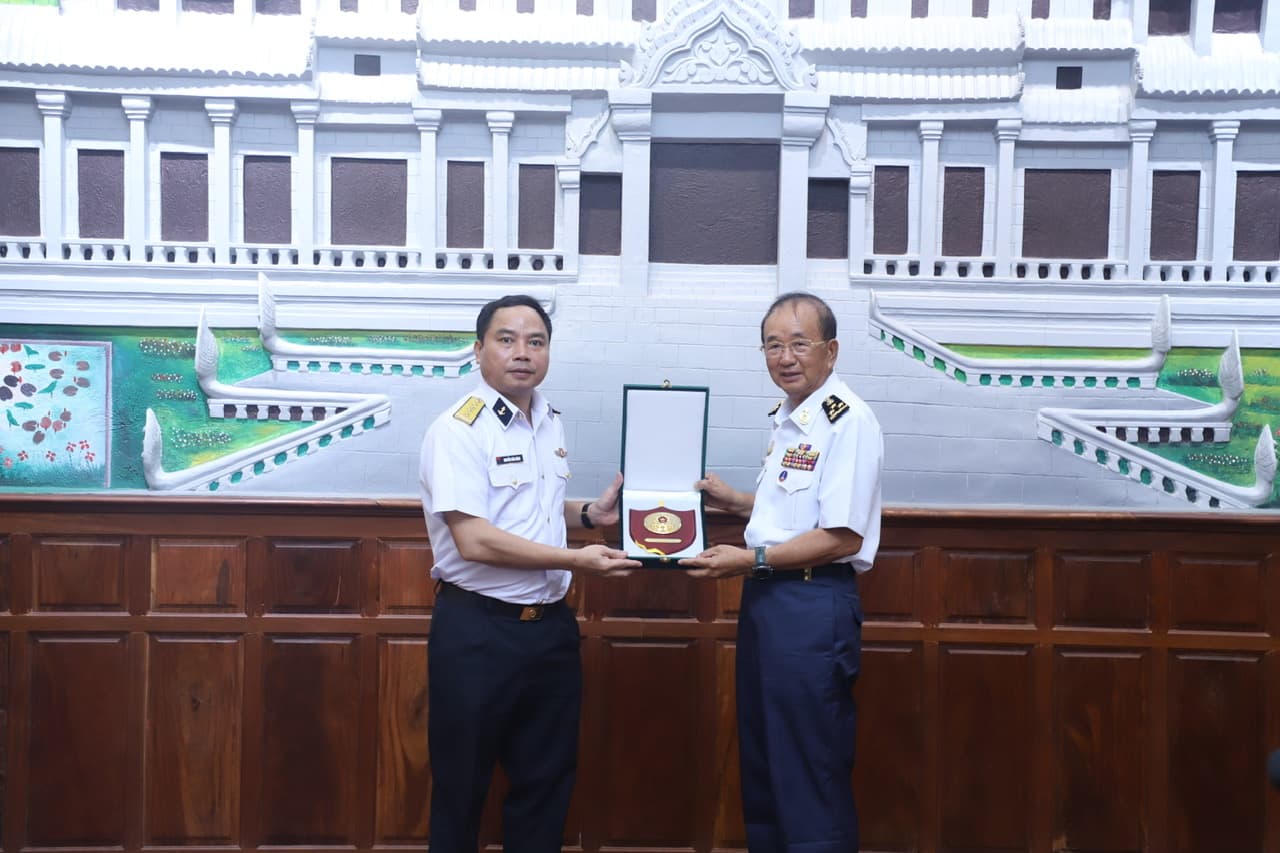 Thủ trưởng Bộ Tư lệnh Hải quân Việt Nam thăm, chúc tết tại Bộ Tư lệnh Bảo vệ đảo-bờ biển Hải quân Campuchia