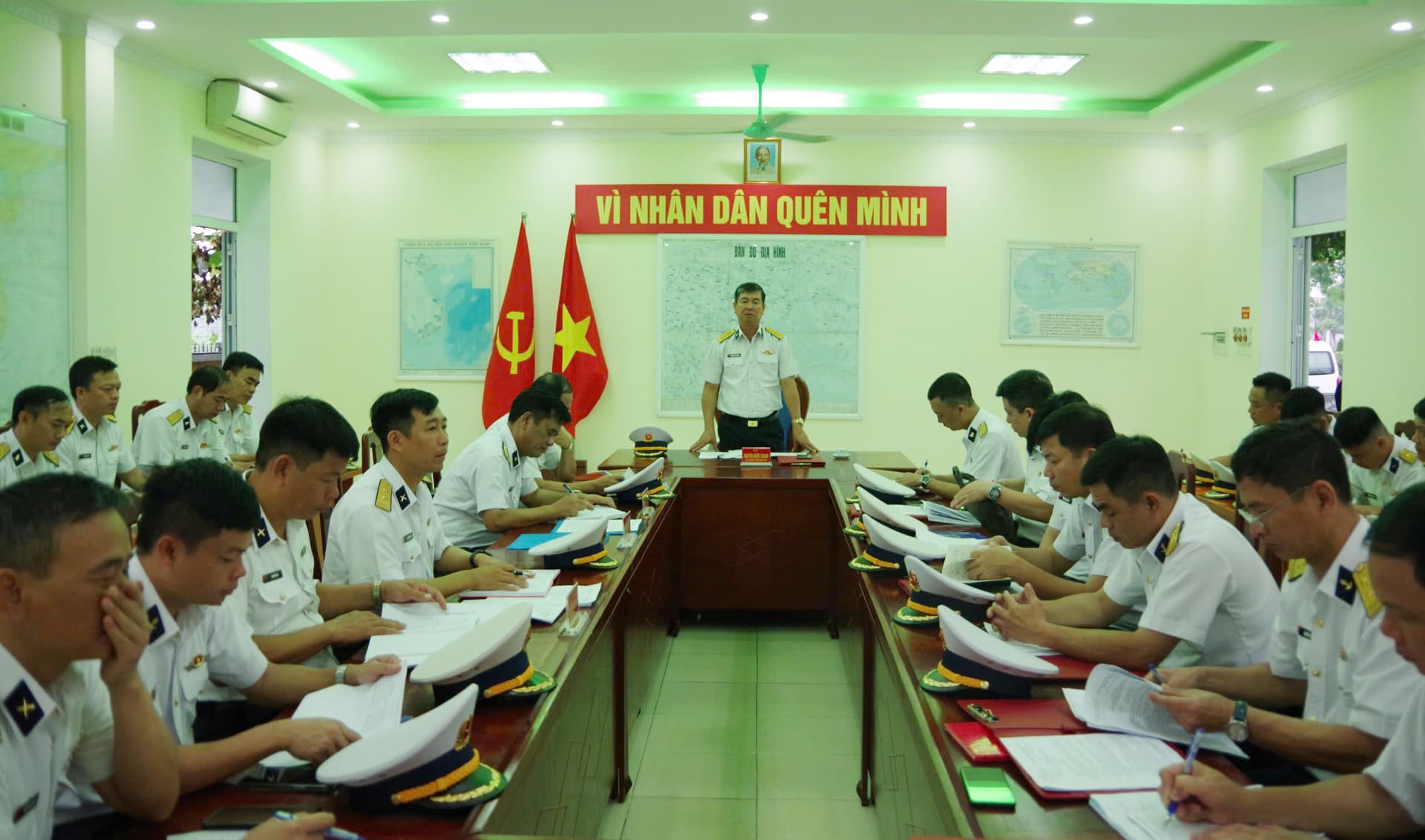 Đoàn công tác Quân chủng Hải quân kiểm tra huấn luyện chiến sĩ mới tại Tiểu đoàn 158