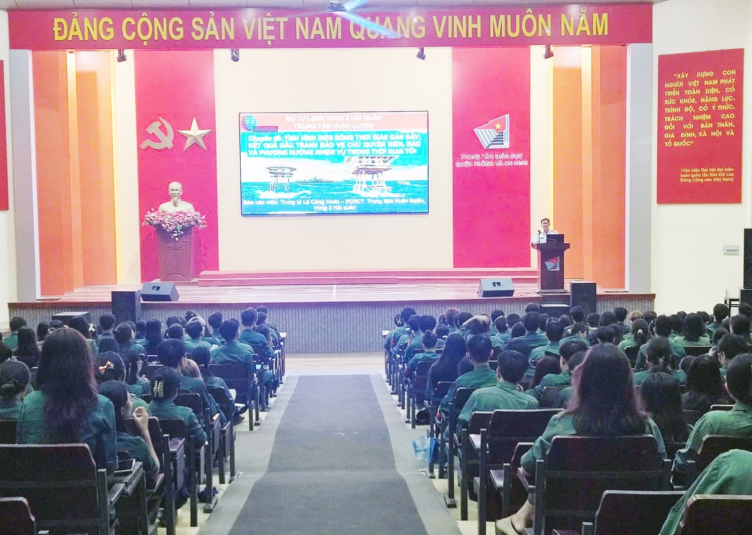 Vùng 2 thông tin về biển đảo cho hơn 3.500 sinh viên