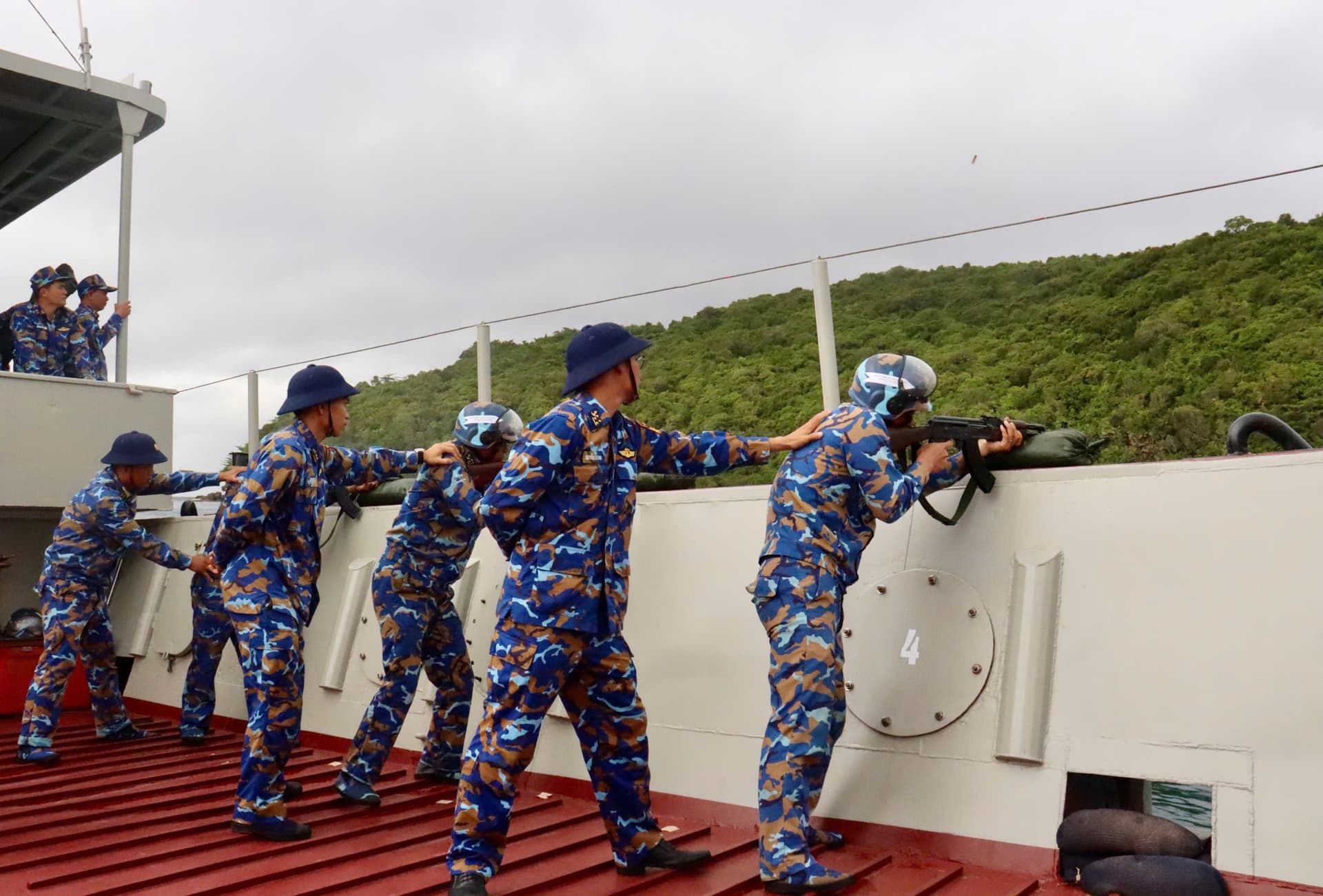 Lữ đoàn 127 kiểm tra bắn đạn thật năm 2025