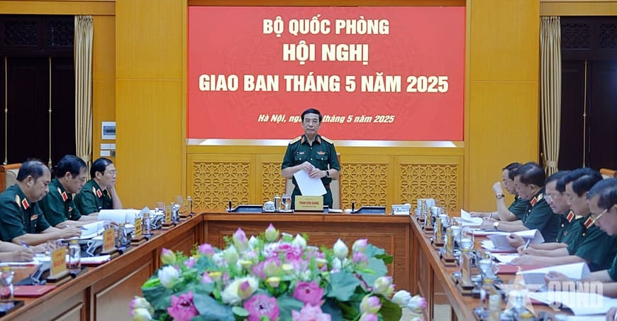 Bộ trưởng Phan Văn Giang chủ trì giao ban Bộ Quốc phòng tháng 5/2025
