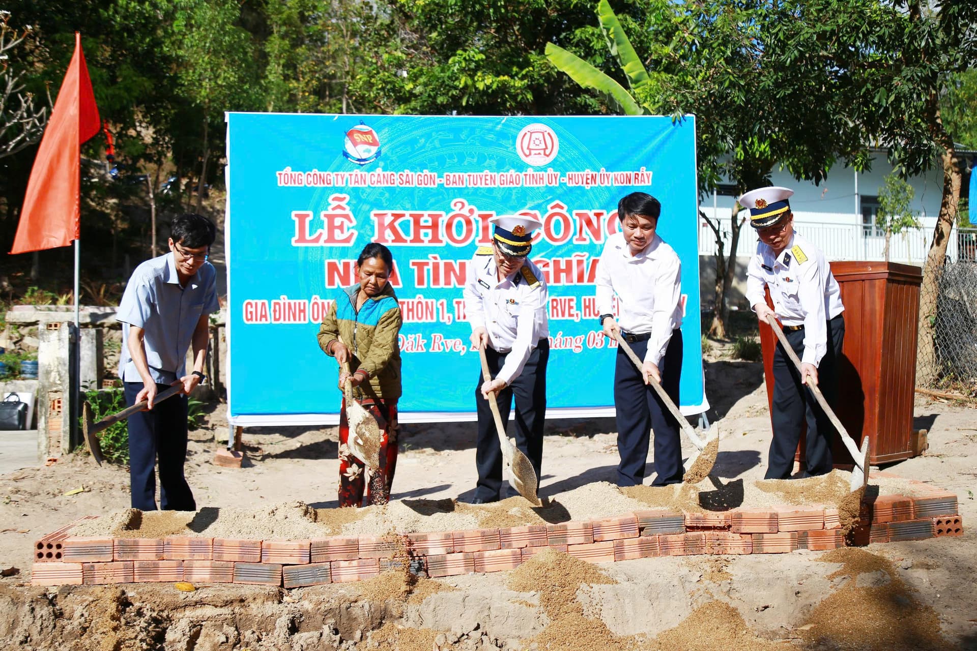 Tân cảng Sài Gòn: Học Bác bằng những việc làm thiết thực