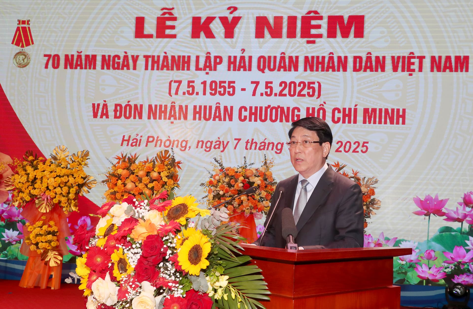 BẢO VỆ TOÀN VẸN CHỦ QUYỀN BIỂN ĐẢO TỔ QUỐC LÀ Ý CHÍ, NGUYỆN VỌNG, LÀ TRÁCH NHIỆM CỦA TOÀN ĐẢNG, TOÀN DÂN, TOÀN QUÂN TA, TRONG ĐÓ HẢI QUÂN NHÂN DÂN VIỆT NAM LÀ LỰC LƯỢNG NÒNG CỐT