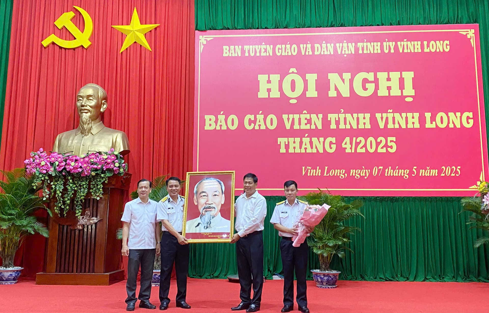 Nhà máy X55 tuyên truyền biển đảo tại Vĩnh Long