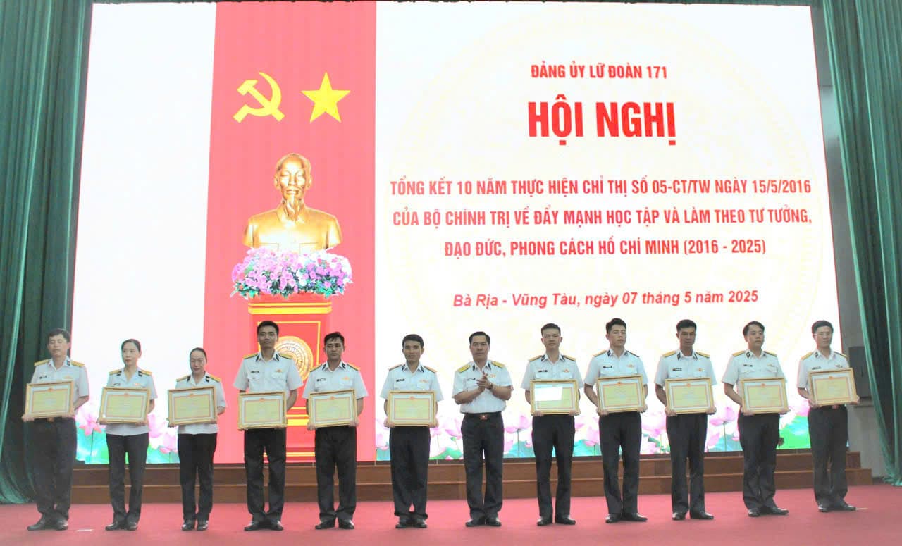 Lữ đoàn 171 thực hiện tốt việc học tập và làm theo tư tưởng, đạo đức, phong cách Hồ Chí Minh