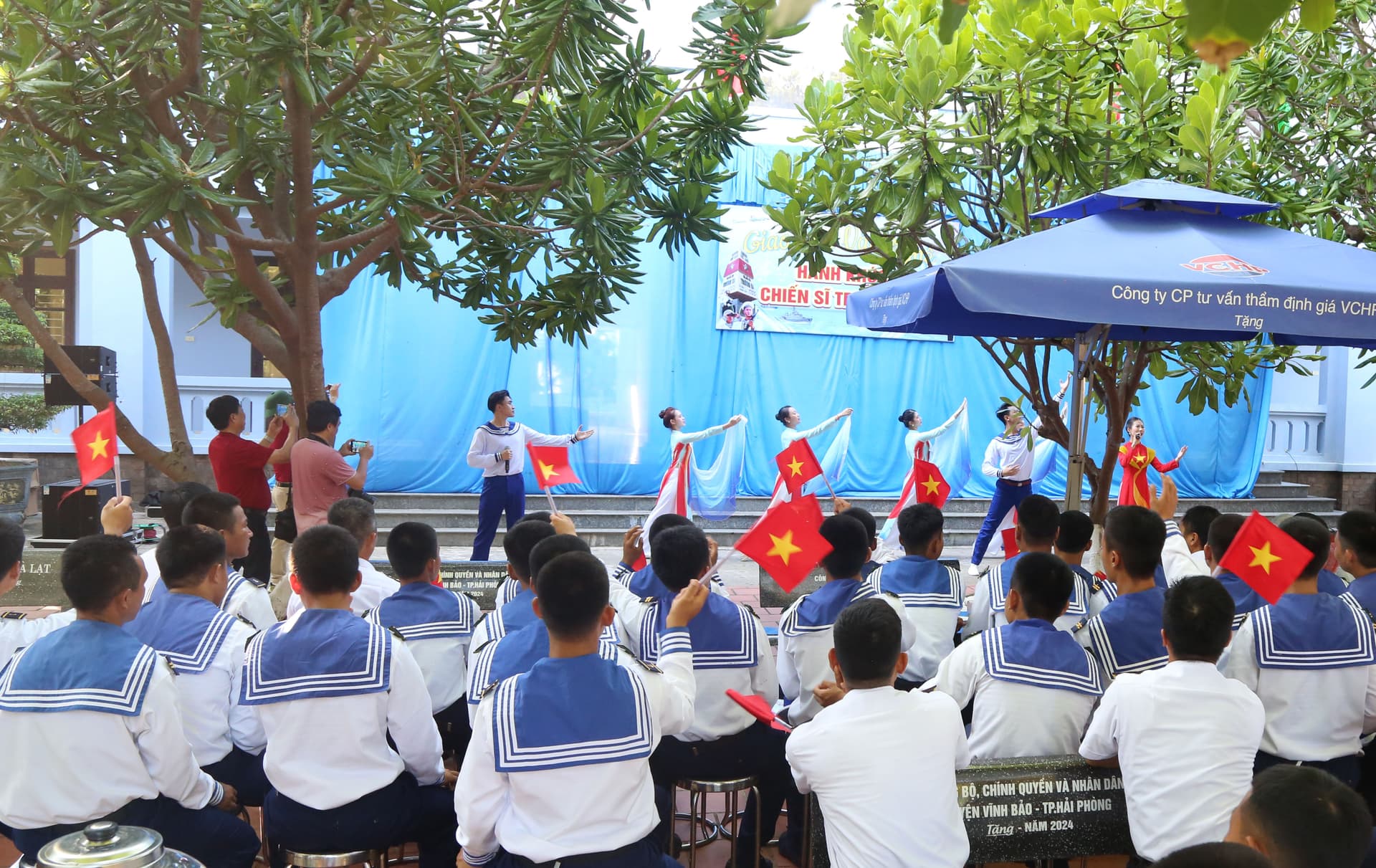 Biểu diễn nghệ thuật ở Trường Sa