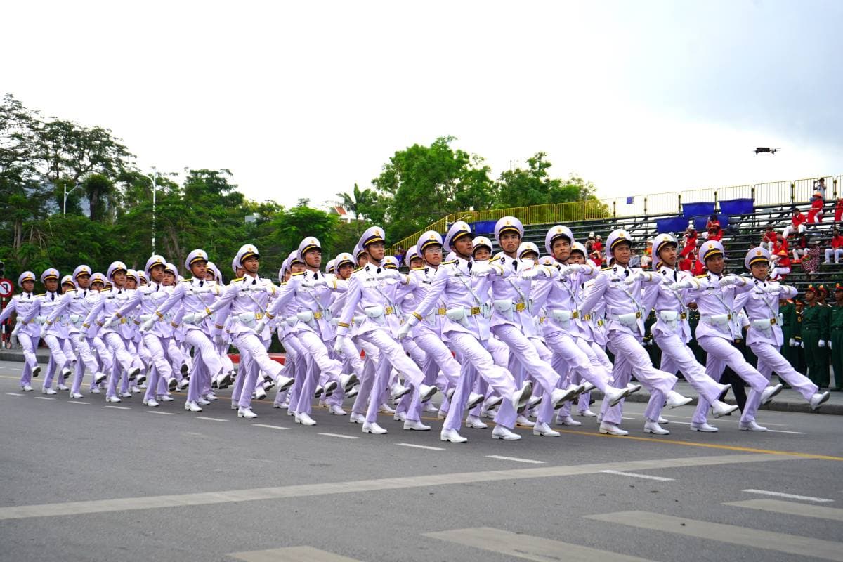 Gần 200 cán bộ, chiến sĩ Hải quân tham gia diễu binh, diễu hành kỷ niệm 70 năm giải phóng Hải Phòng