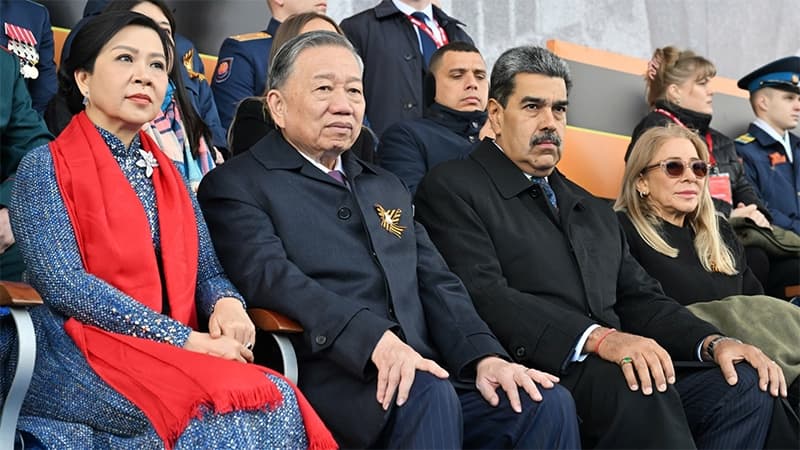 Tổng Bí thư Tô Lâm và phu nhân dự Lễ duyệt binh kỷ niệm 80 năm Ngày Chiến thắng trong Chiến tranh Vệ quốc vĩ đại