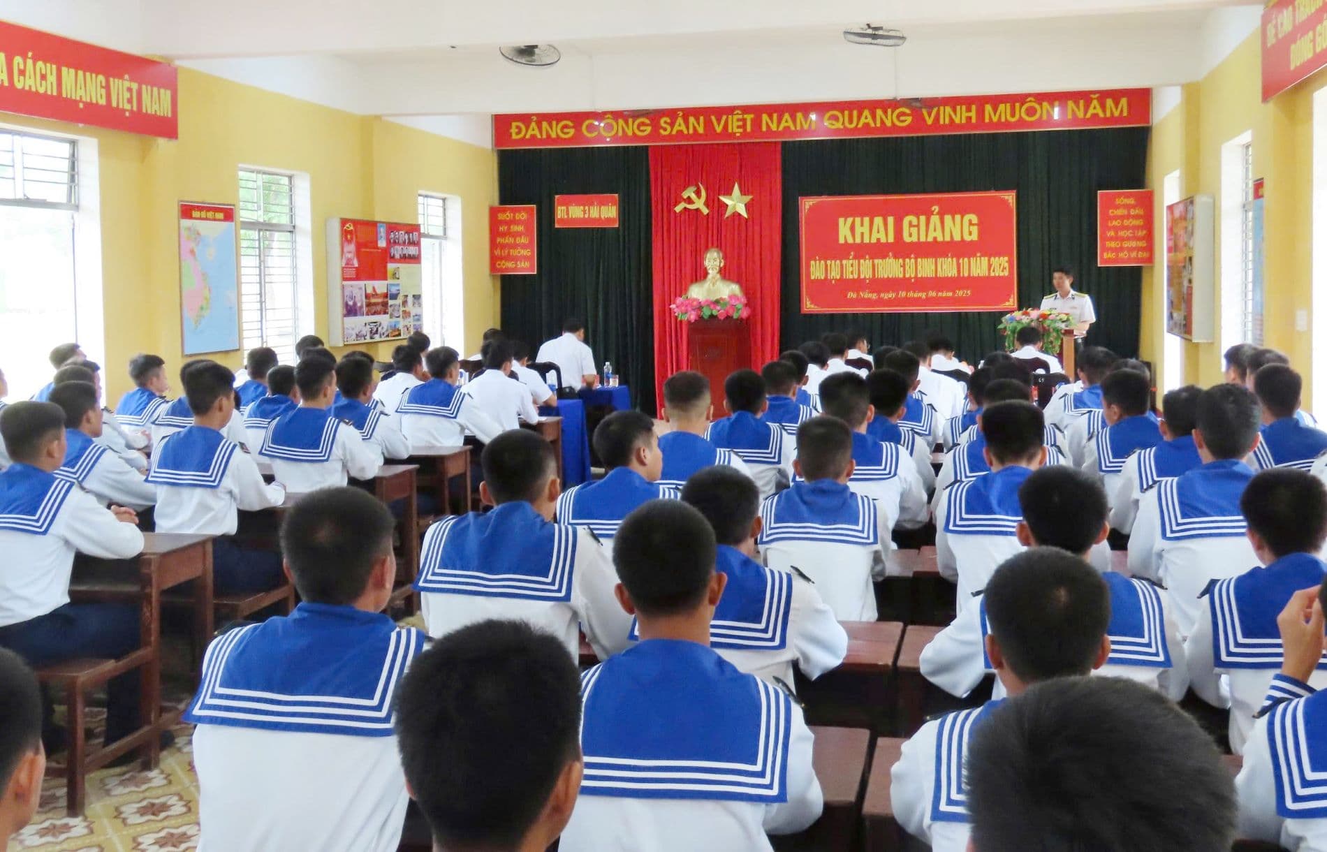 Vùng 3: Khai giảng đào tạo sơ cấp chuyên môn kỹ thuật, nghiệp vụ và tiểu đội trưởng bộ binh năm 2025