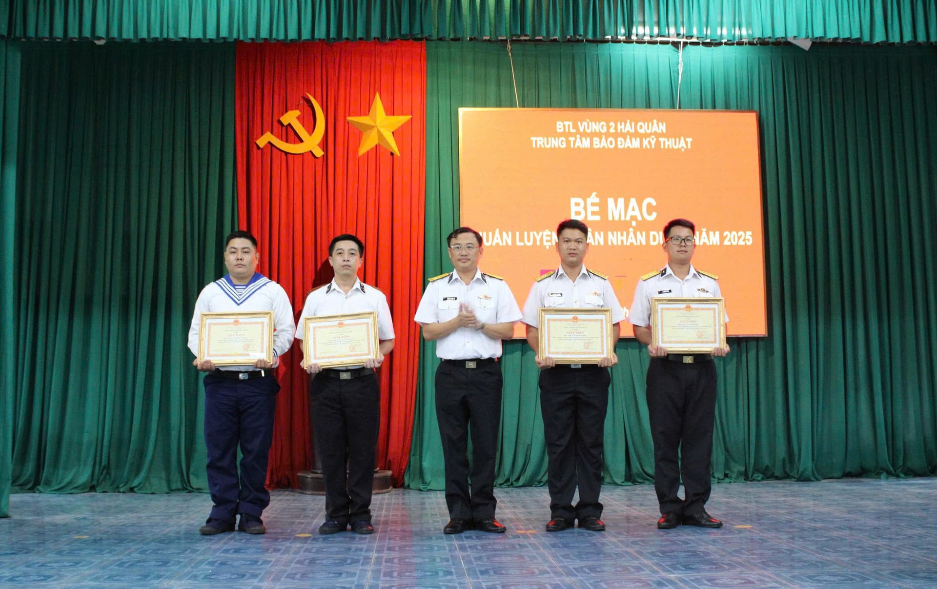 Trung tâm Bảo đảm kỹ thuật Vùng 2 bế mạc huấn luyện quân nhân dự bị động viên