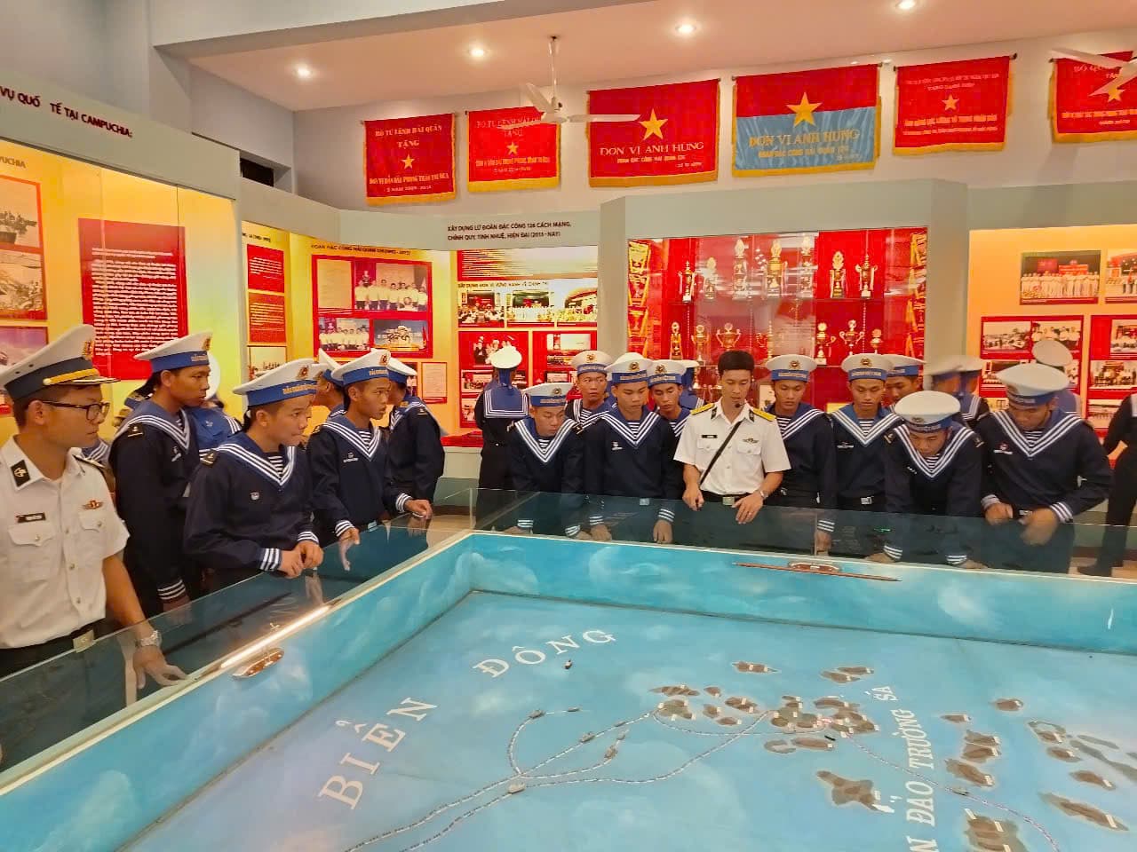 Lữ đoàn 126 giáo dục truyền thống cho chiến sĩ nhập ngũ năm 2025