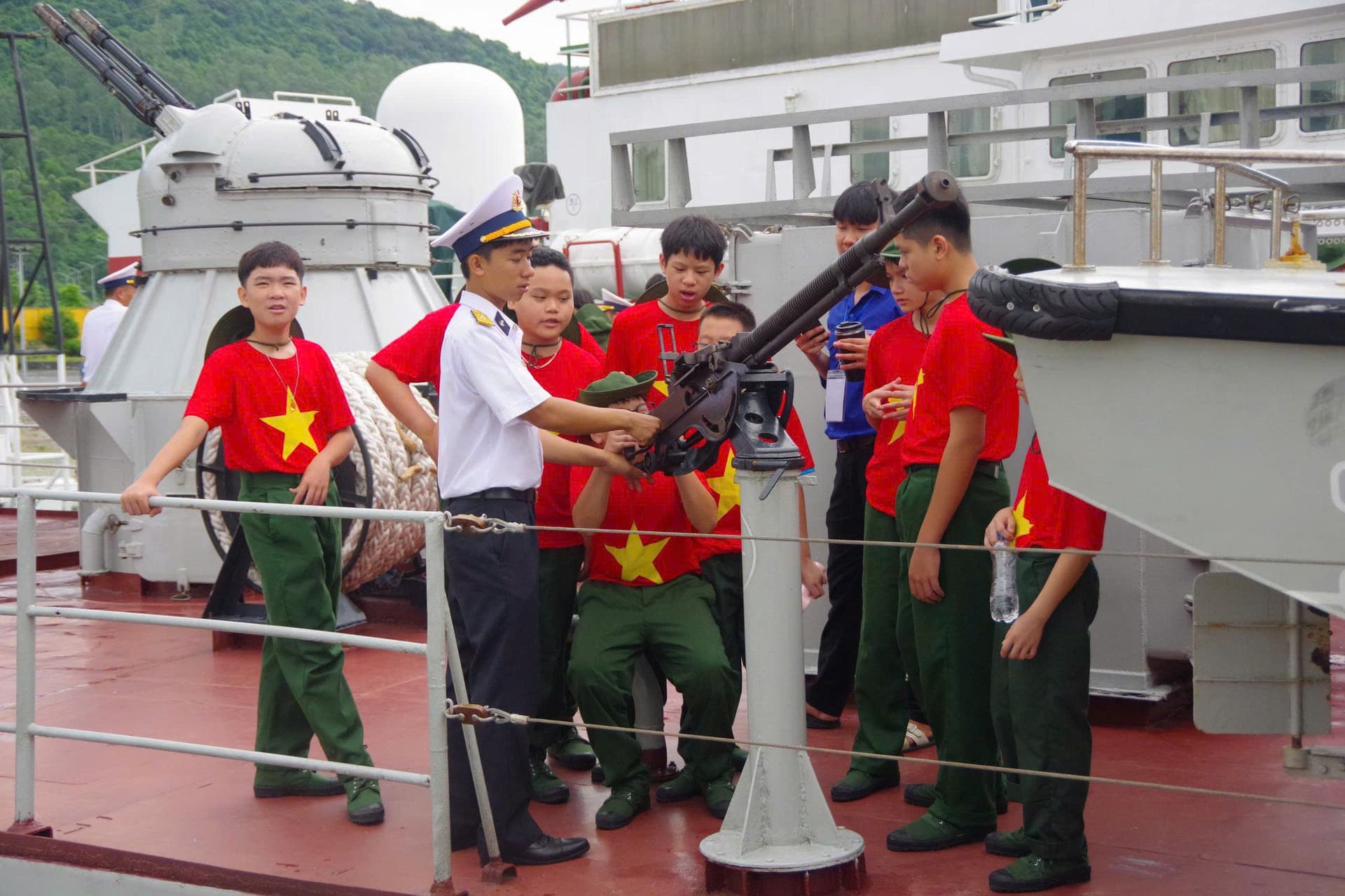 Chương trình “trải nghiệm quân sự” ở Lữ đoàn 161