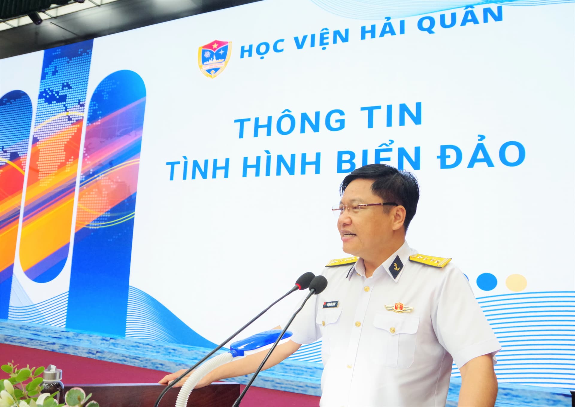 Học viện Hải quân thông tin về biển đảo cho hơn 100 cán bộ, nhân viên, người lao động VTV9