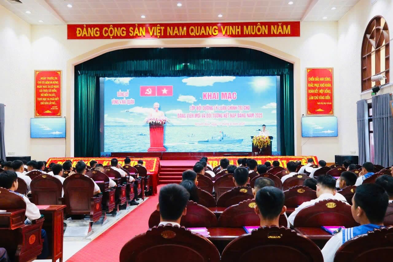 Vùng 4 bồi dưỡng lý luận chính trị cho đảng viên mới và đối tượng kết nạp đảng năm 2025