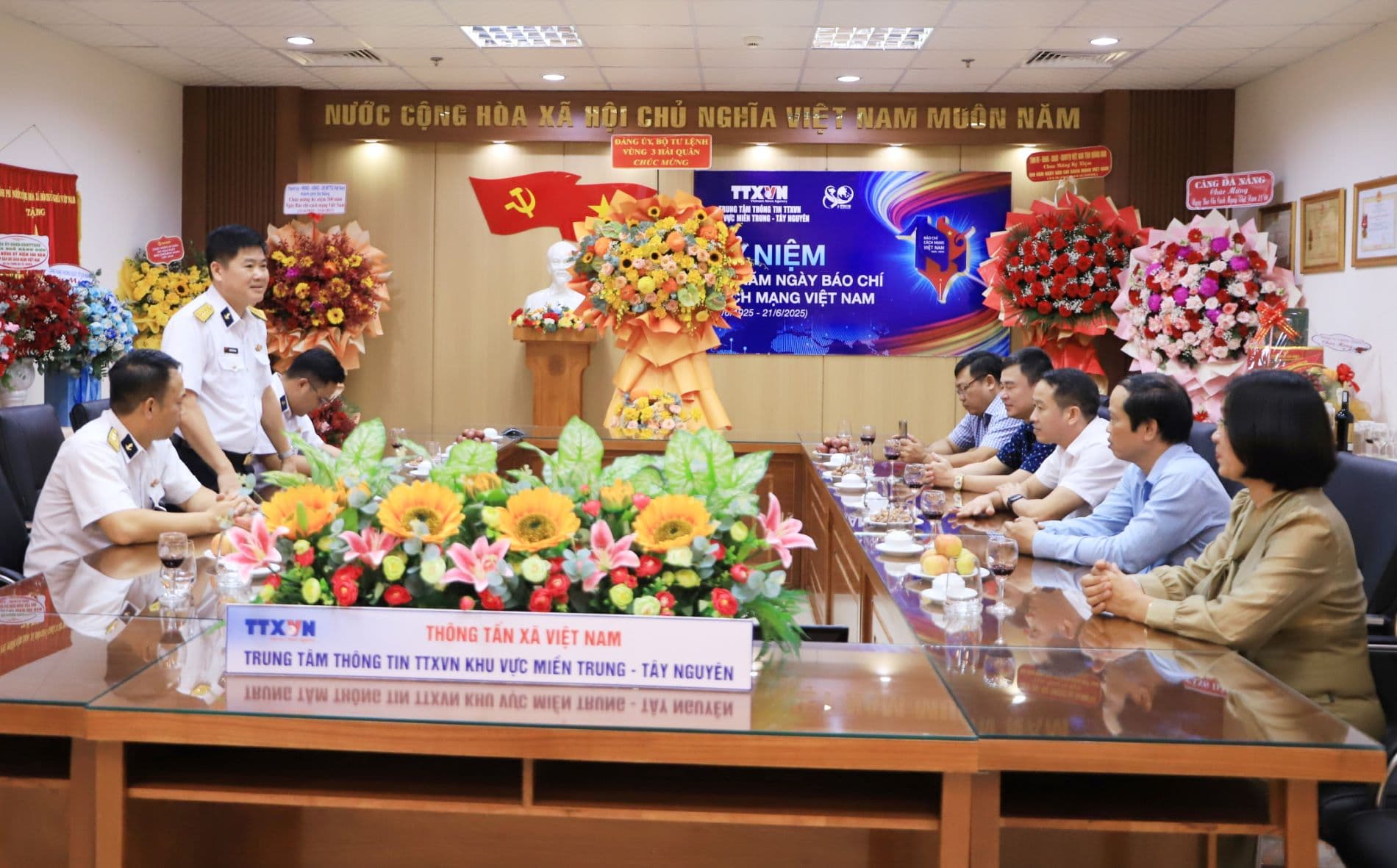 Bộ Tư lệnh Vùng 3 chúc mừng các cơ quan báo chí trên địa bàn TP. Đà Nẵng