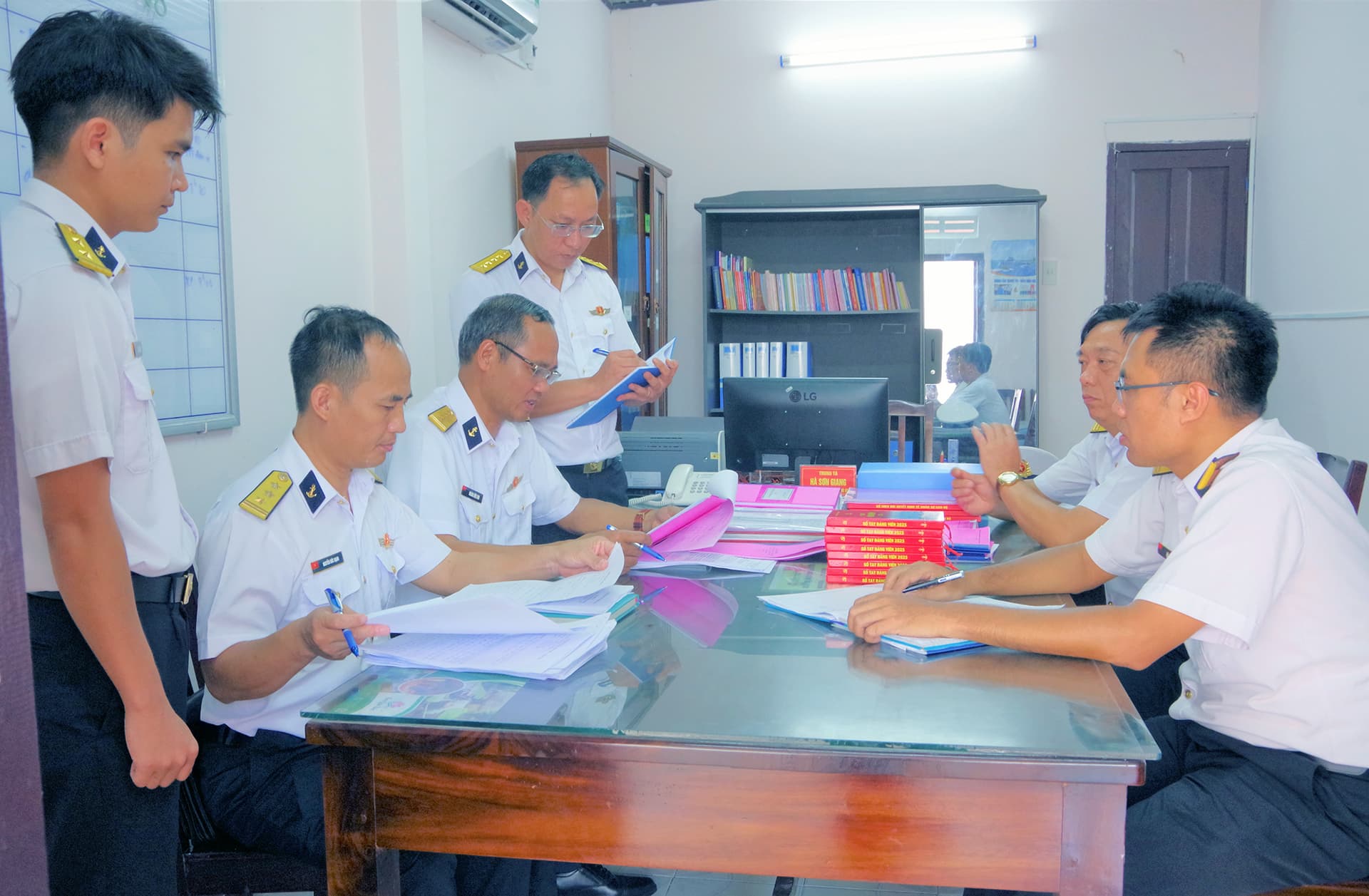 Cục Hậu cần - Kỹ thuật Hải quân: Kiểm tra đơn vị vững mạnh toàn diện “mẫu mực, tiêu biểu” tại Kho 858