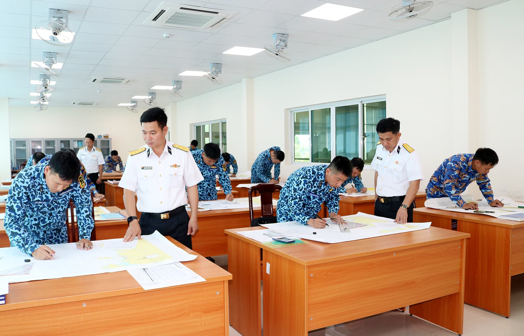 Xây dựng nhân tố chính trị tinh thần cho bộ đội tàu ngầm đáp ứng yêu cầu, nhiệm vụ trong tình hình mới