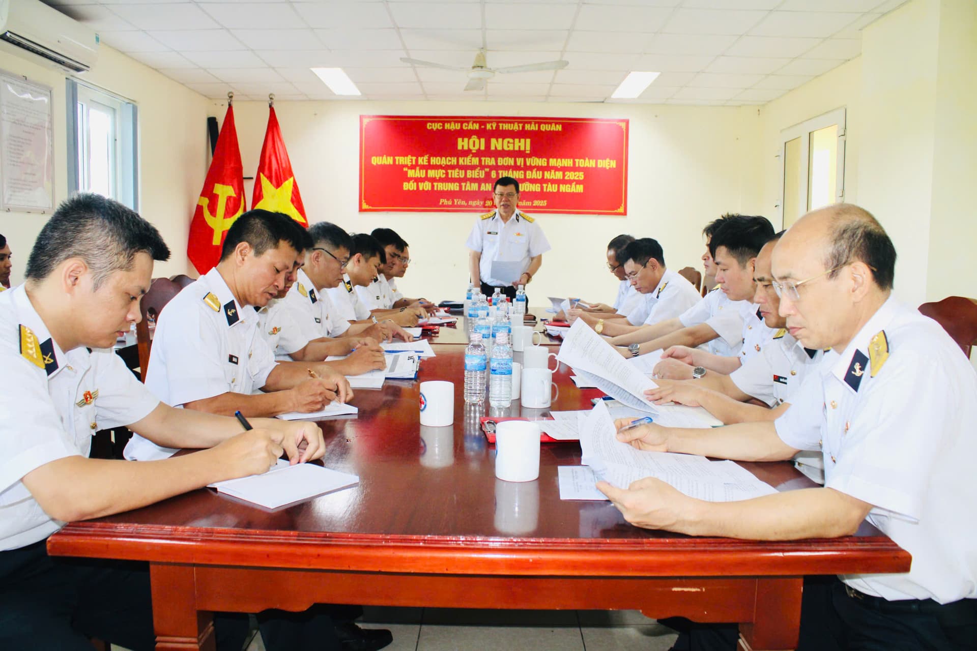 Cục Hậu cần - Kỹ thuật Hải quân kiểm tra tại Trung tâm An điều dưỡng tàu ngầm