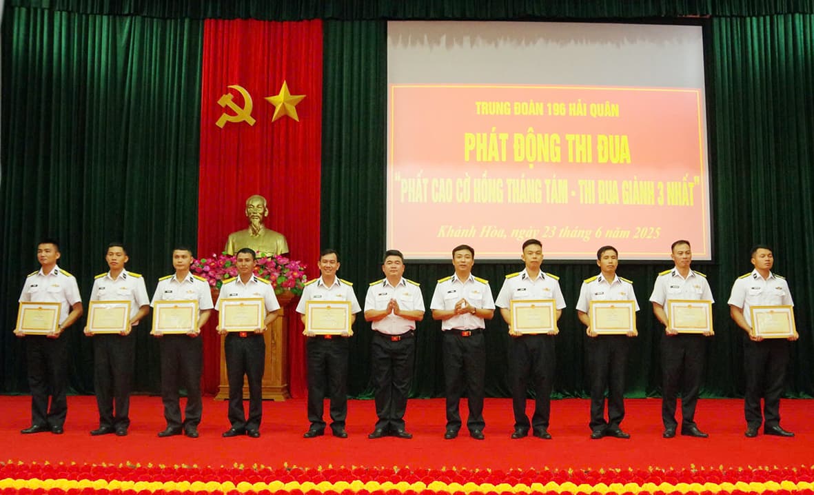 Trung đoàn 196: Hội nghị quân chính 6 tháng đầu năm 2025